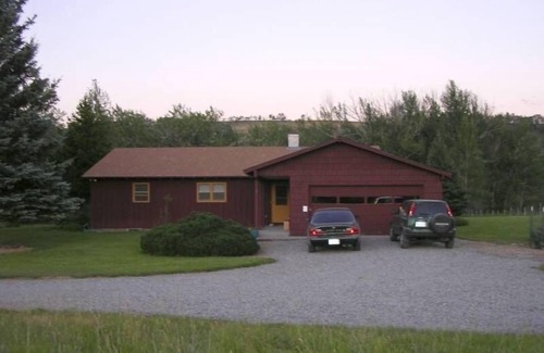 Roscoe House | Spectacular Mountain Views! Riverfront! Private! 3 Bdr/2bath