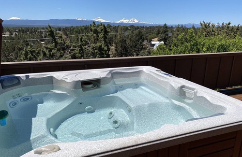 Bend House | Spectacular Mountain Views Just Outside of Bend
