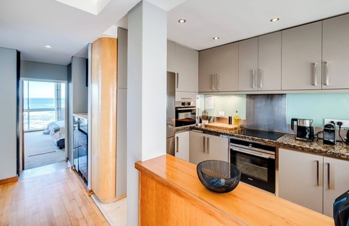 Bantry Bay Apartment | Spectacular Ocean View, Free WiFi, Free Parking, Superb Location, Backup Power