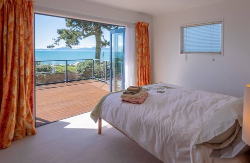 Ruby Bay House | Spectacular Ocean View with a Kiwi Vibe