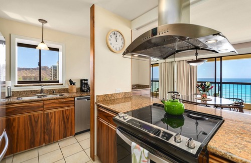 Waikiki Condo | SPECTACULAR OCEAN VIEW! A/C, Wi-Fi, Pool, FREE Valet Parking, Steps to Beach!