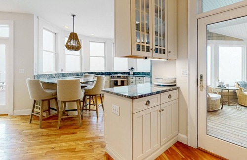 Georgetown House | Spectacular oceanfront retreat with amazing views, sunroom & washer/dryer