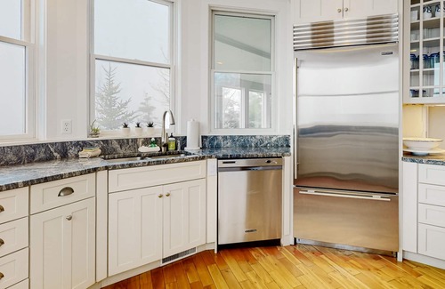 Georgetown House | Spectacular oceanfront retreat with amazing views, sunroom & washer/dryer