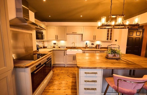 New Forest District Apartment | Spectacular Retreat: Sumptuous Interiors & Garden