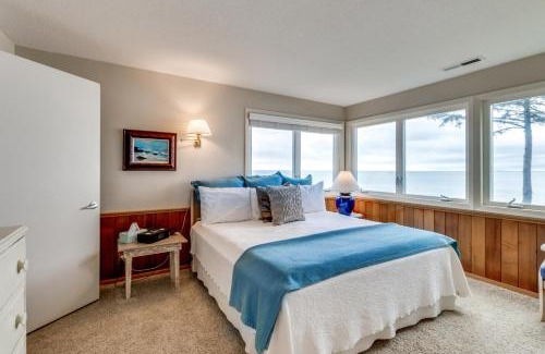 Seaside House | Spectacular Seaside Surf-View Home
