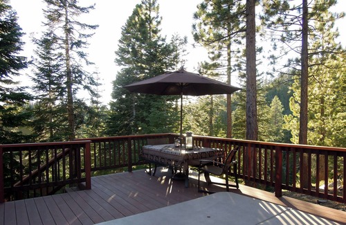 Upper Kingsbury Cabin | Spectacular, sleeps 9, backs to forest, hot tub, game rm, 3mi from ski, pet okn