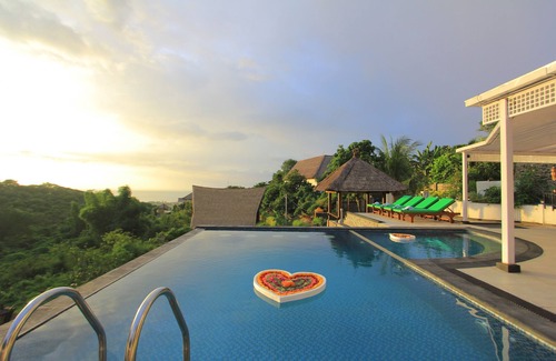 Temukus Villa | Spectacular Sunset Private Villa & Pool Free 1st B/fast Rumah Senja Lovina Hill