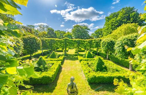 Eye Villa | Spectacular thousand year old Medieval manor house - Flemings Hall