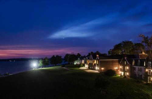 North East House | Spectacular Top Floor Deluxe Suite with Beautiful View & More!