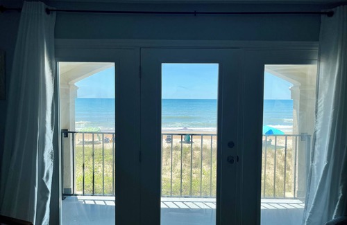North Topsail Beach Condo | Spectacular Ocean Front Villa Capriani