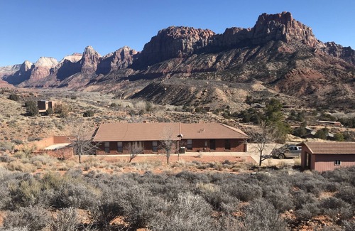 Zion National Park South Entrance House | Spectacular view of Zion National Park