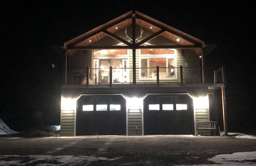 Division No. 3 House | Spectacular views from this cabin tucked on a hillside
