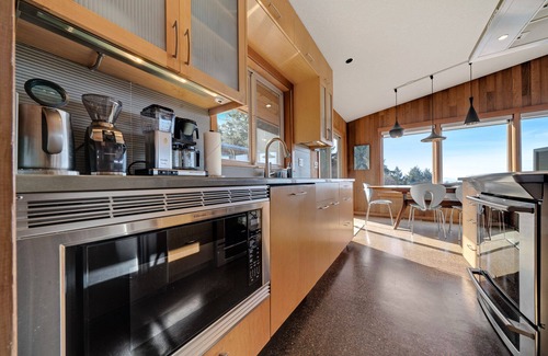 Neahkahnie Beach House | Spectacular Views, Elegant Home