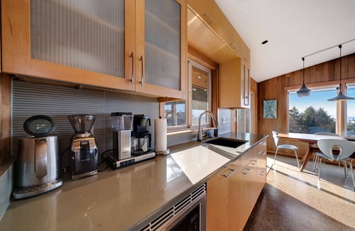 Neahkahnie Beach House | Spectacular Views, Elegant Home