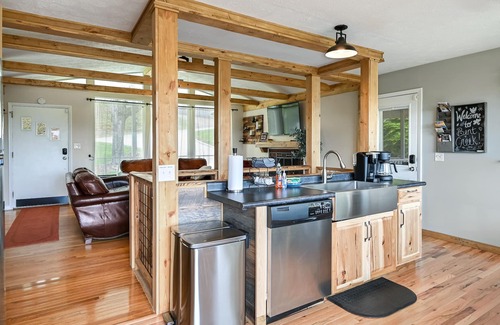 Skyland House | Spectacular Views! Hot Tub-10 mins from Dwntwn Asheville-Huge Fenced Yard!