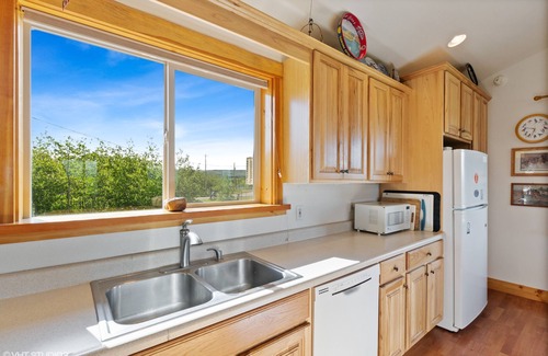Babb House | Spectacular Views! Minutes from Many Glacier and St. Mary's!