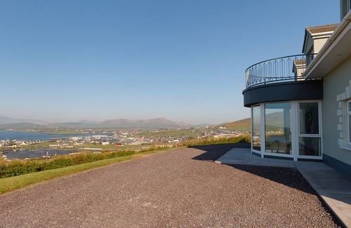 Dingle House | Spectacular views Of Dingle Bay And Town From A Luxurious Home.