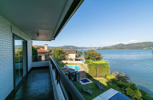 Santa Cristina de Cobres House | Spectacular Vilaboa House