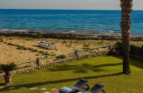 Svoronata Villa | Spectacular villa with pool in front of the sea!