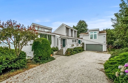 Kenyon House | Spectacular Waterfront Home in Bonnet Shores!