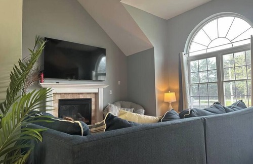 Long Pond House | Speedy Net Getaway for Executives!