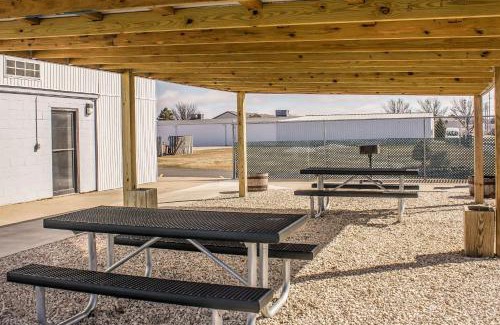 Spencer Hotel | Spencer Inn & Suites