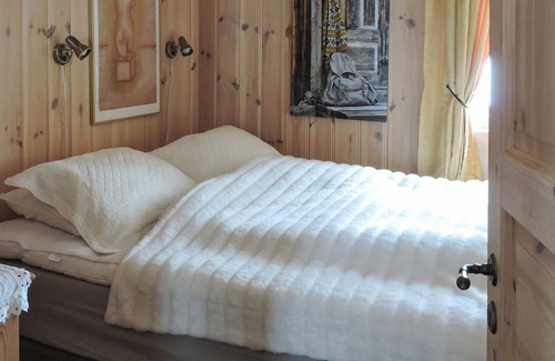 Sor-Aurdal House | Spend a cozy vacation in this spacious and tasteful cottage.