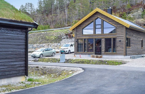 Tjaldal House | Spend a relaxing holiday close to nature in this inviting holiday home.