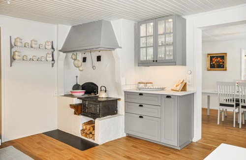 Saffle House | Spend a relaxing vacation in this vacation home with a beautiful view of the countryside.
