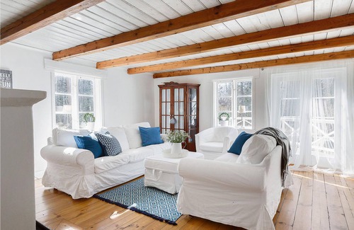 Finnerodja House | Spend a relaxing vacation in this comfortable vacation home in a dream location on the lake.