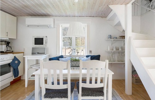 Finnerodja House | Spend a relaxing vacation in this comfortable vacation home in a dream location on the lake.