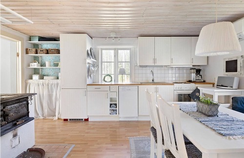 Finnerodja House | Spend a relaxing vacation in this comfortable vacation home in a dream location on the lake.