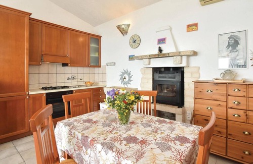 Zarace House | Spend a relaxing vacation in the small, picturesque village of Zara.