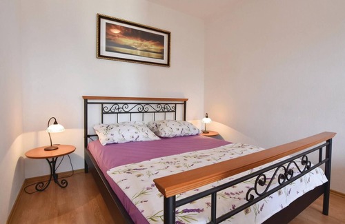 Zarace House | Spend a relaxing vacation in the small, picturesque village of Zara.