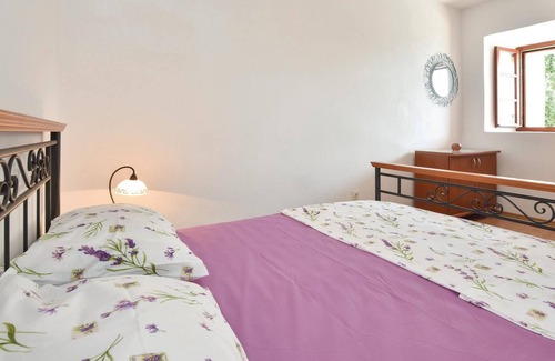 Zarace House | Spend a relaxing vacation in the small, picturesque village of Zara.