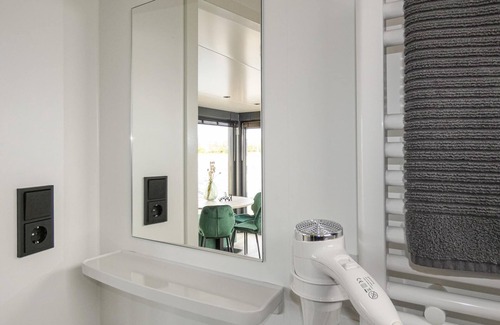 Municipality of Uitgeest Boat Rental | Spend a wonderful vacation on the water in this modern houseboat.
