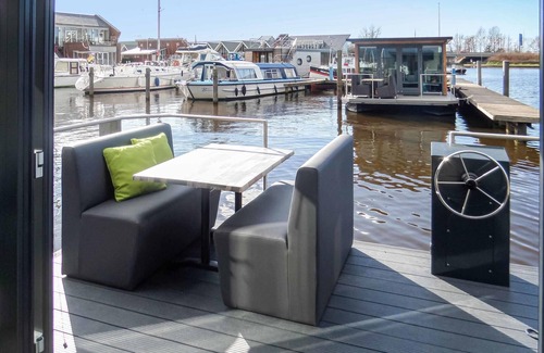 Municipality of Uitgeest Boat Rental | Spend a wonderful vacation on the water in this modern houseboat.