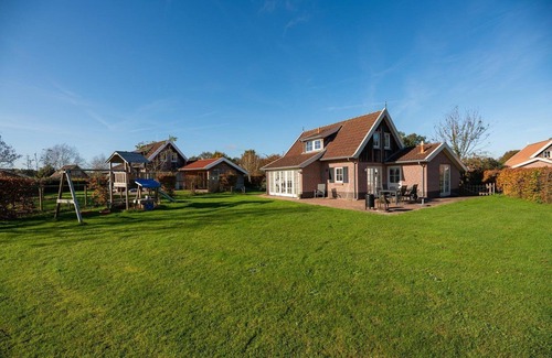 Hoge Hexel House | Spend an unforgettable vacation with friends and family in this beautiful vacation home at vacation park Buitengoed Het Lageveld.