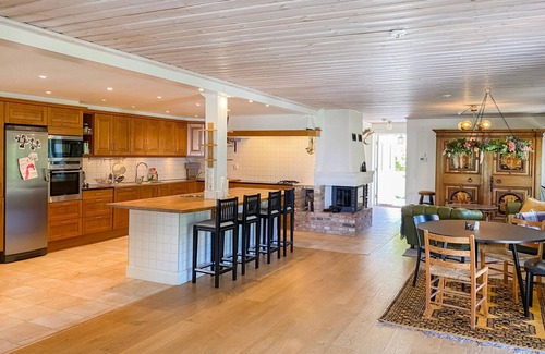 Nashulta House | Spend an unforgettable time in this charming Swedish wooden house by the lake.