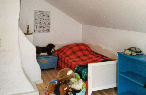 Adelso House | Spend an unforgettable vacation in this inviting cottage near the lake!