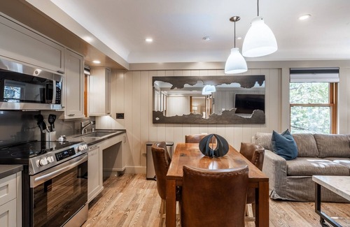 Homewood Cottage | Spend Fall by North Lake Tahoe! Accessible Cottage Near Lake and Ski Resort with Two Covered Porches