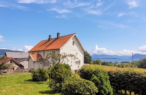 Nedstrand House | Spend relaxing summer days in this spacious vacation home on the peninsula, Nedstrand.