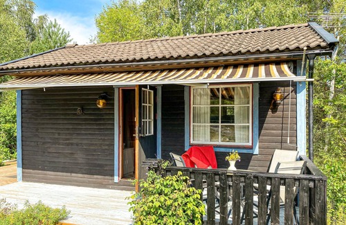 Gamleby House | Spend relaxing vacations in this cozy cottage with sea view.