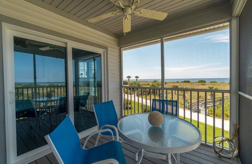 Palm Island Villa | Spend some time in this gorgeous villa with a gorgeous view! B3623A