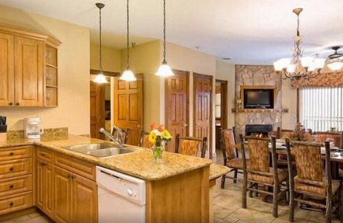 Cartersville Condo | Spend the 4th in the Smokies. Top of mountain view to downtown fireworks.