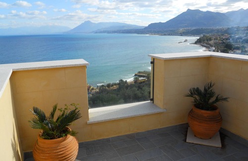 Santa Flavia Villa | Sperlinga kept - Il Campanile