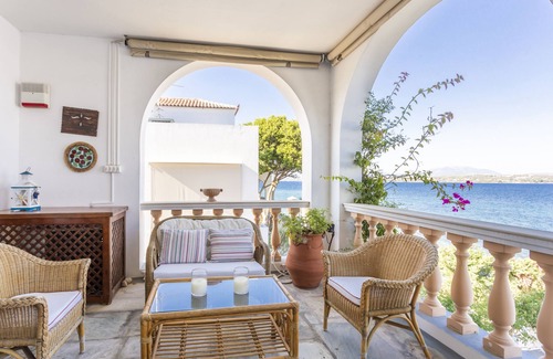 Spetses Villa | Spetses, traditional villa on the waterfront - beach