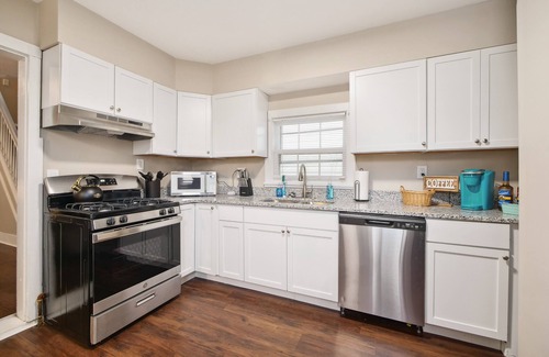 Detroit - Shoreway House | Spice of Life: CLE Oasis