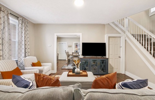 Detroit - Shoreway House | Spice of Life: CLE Oasis