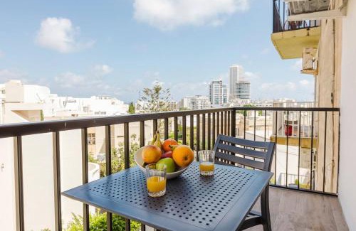 Swieqi Apartment | Spinola Court 2bed W Pool And Parking By Homely